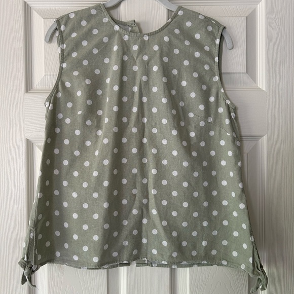 Charlie Paige Green Polkadot Sleeveless Boxy Blouse with Side Ties - Picture 1 of 7
